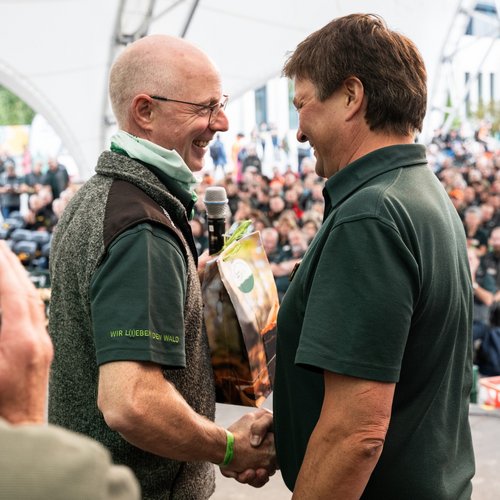 Diese Woche war uns ein Fest! 🥳 Am Dienstag feierten 1.300 Mitarbeitende das ForstBW Betriebsfest auf dem Gelände der...